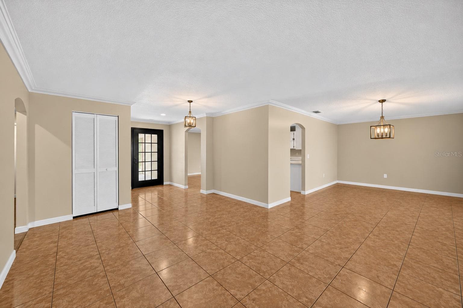 Single Family Residence at 915 SEMINOLE BLVD, TARPON SPRINGS, photo 3 of 26