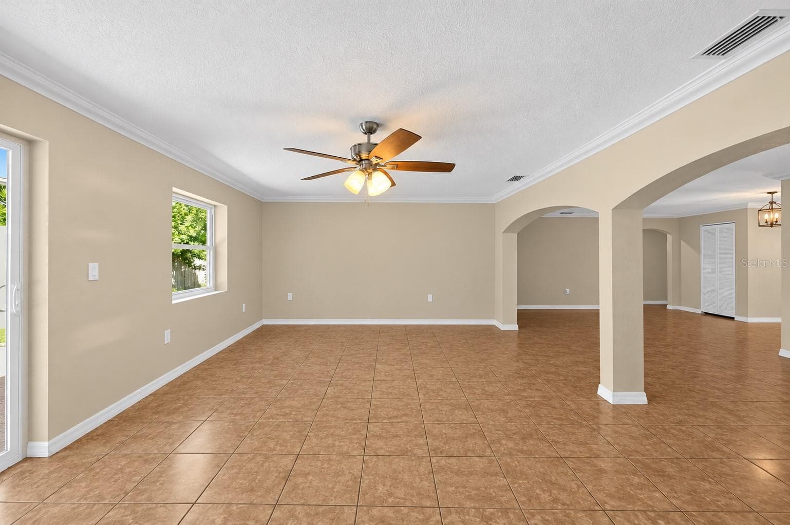 Single Family Residence at 915 SEMINOLE BLVD, TARPON SPRINGS, photo 5 of 26