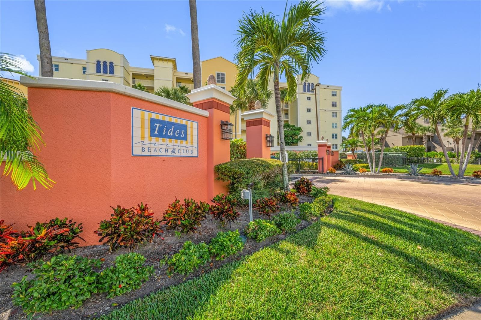 You can LIVE, where others Vacation! - 16700 GULF BLVD #524, NORTH REDINGTON BEACH