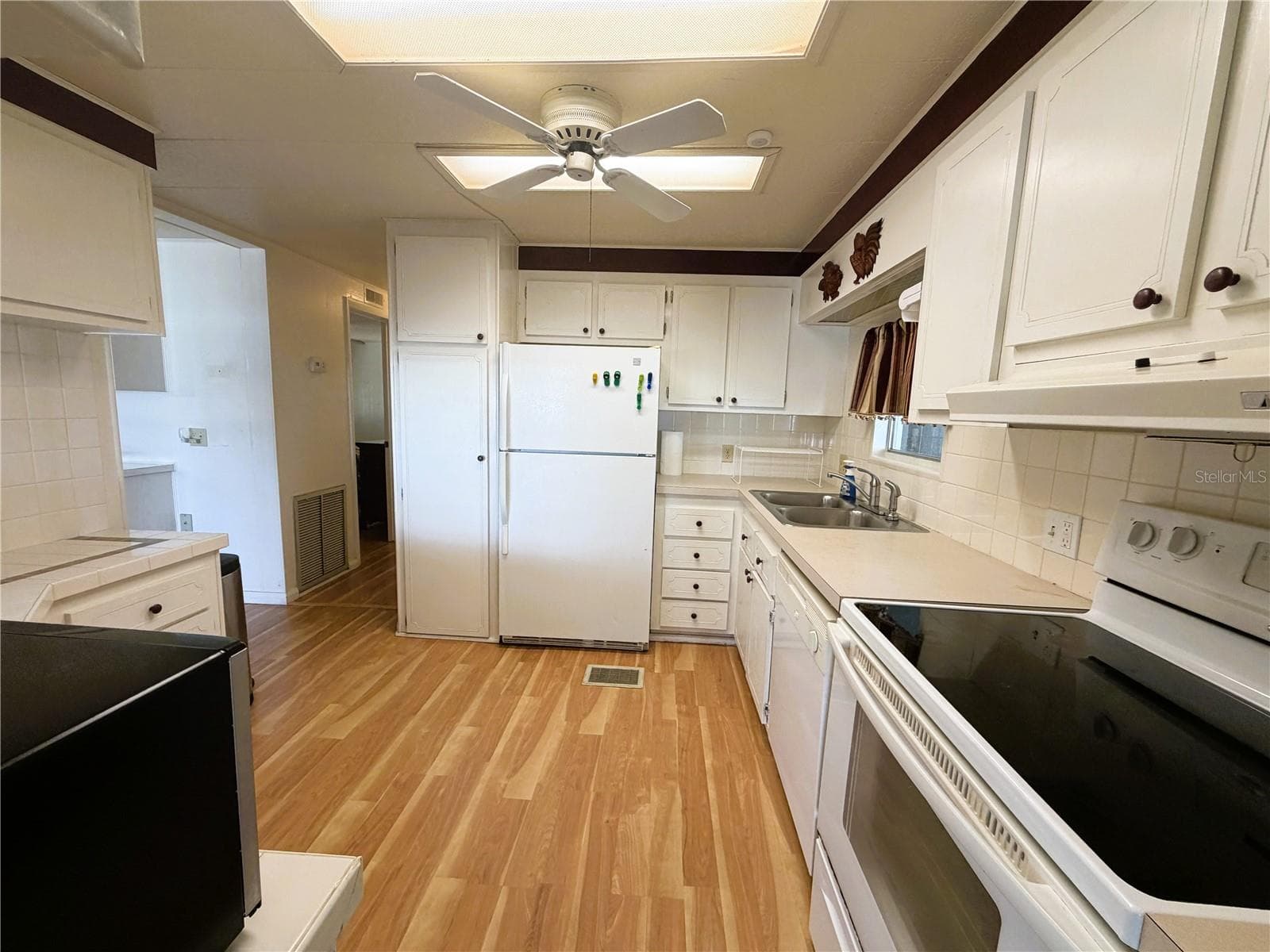 Mobile Home at 101 MANDARIN CV, LEESBURG, photo 5 of 53