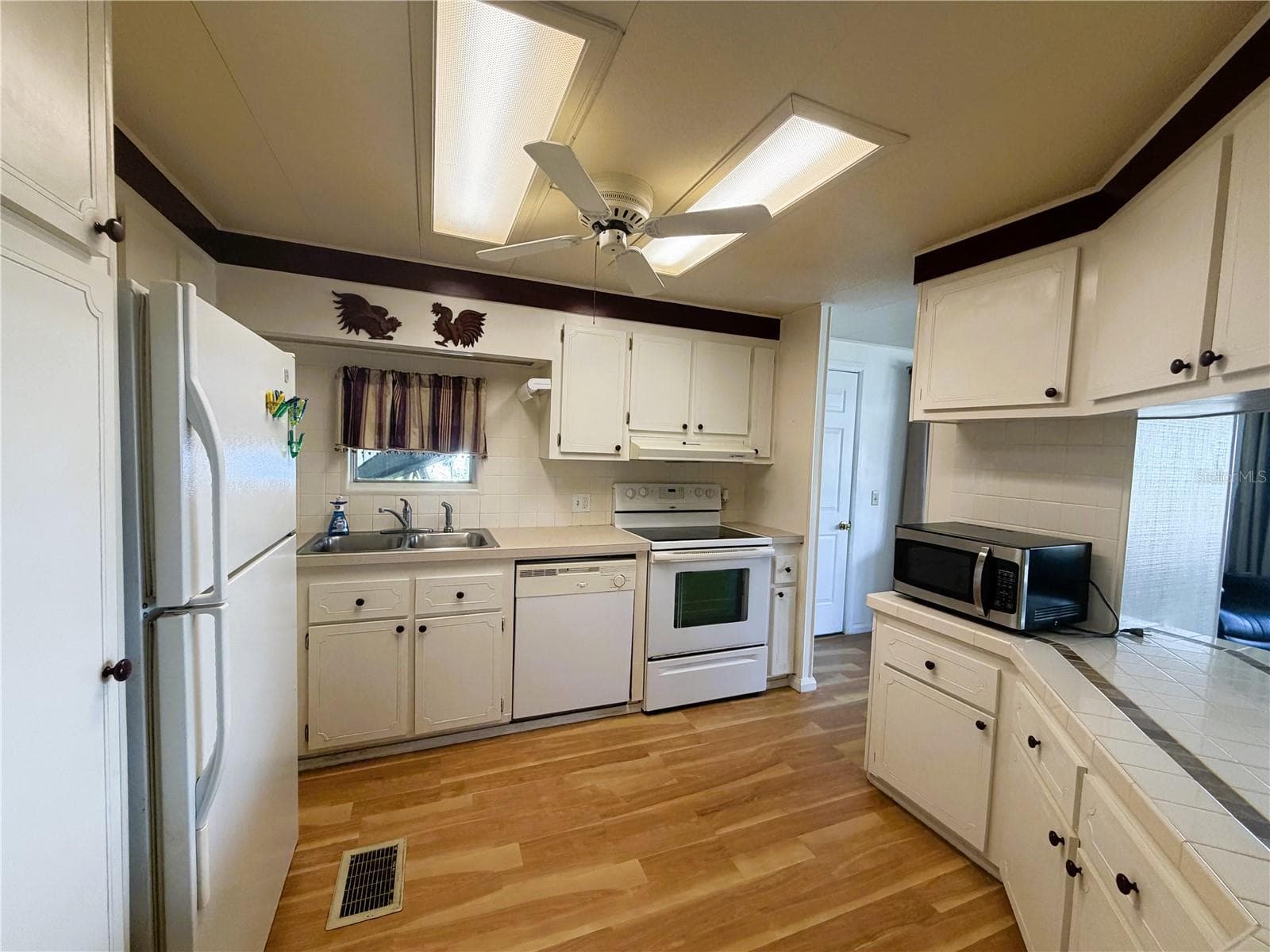 Mobile Home at 101 MANDARIN CV, LEESBURG, photo 6 of 53