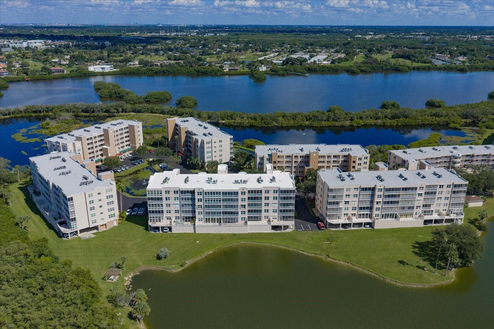 Condominium at 6450 SHORELINE DR #9506, SEMINOLE, photo 2 of 32
