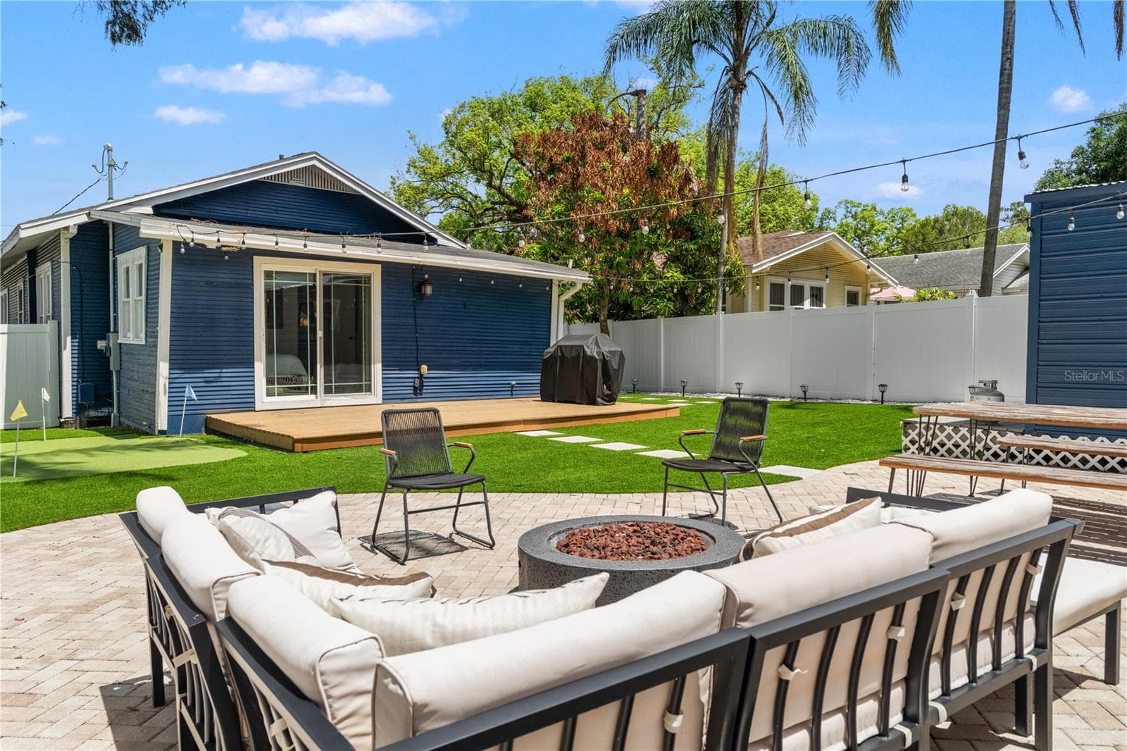 Backyard with fire pit & turf - 324 W HAYA ST, TAMPA