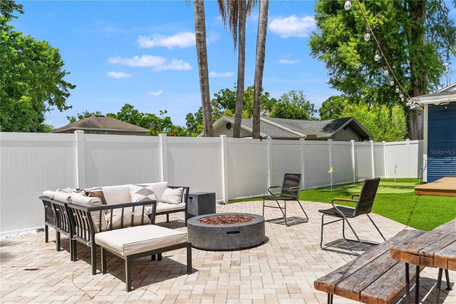 Backyard with fire pit & turf - 324 W HAYA ST, TAMPA