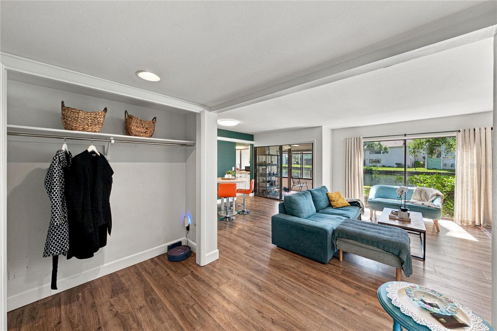 Spacious Front Entry Foyer with Large Closet - 4106 PINELAKE LN #101, TAMPA