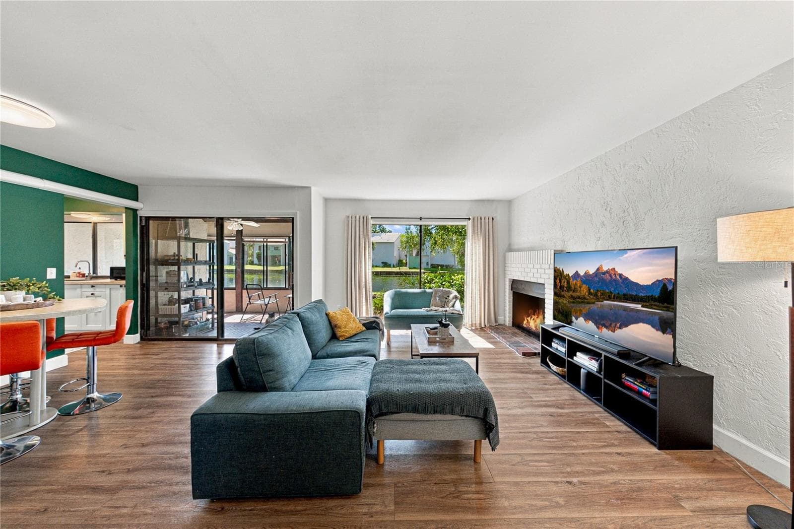 Light and Bright Large Open Greatroom Plan with Breathtaking Views to Lake - 4106 PINELAKE LN #101, TAMPA
