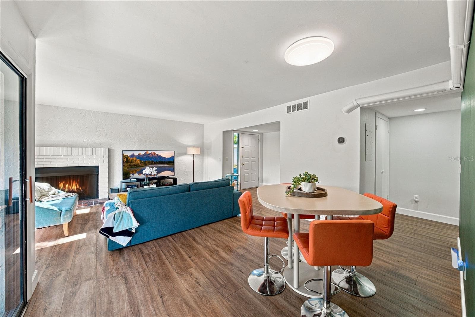Light and Bright Luxury Vinyl Plank Flooring throughout Great Room - 4106 PINELAKE LN #101, TAMPA