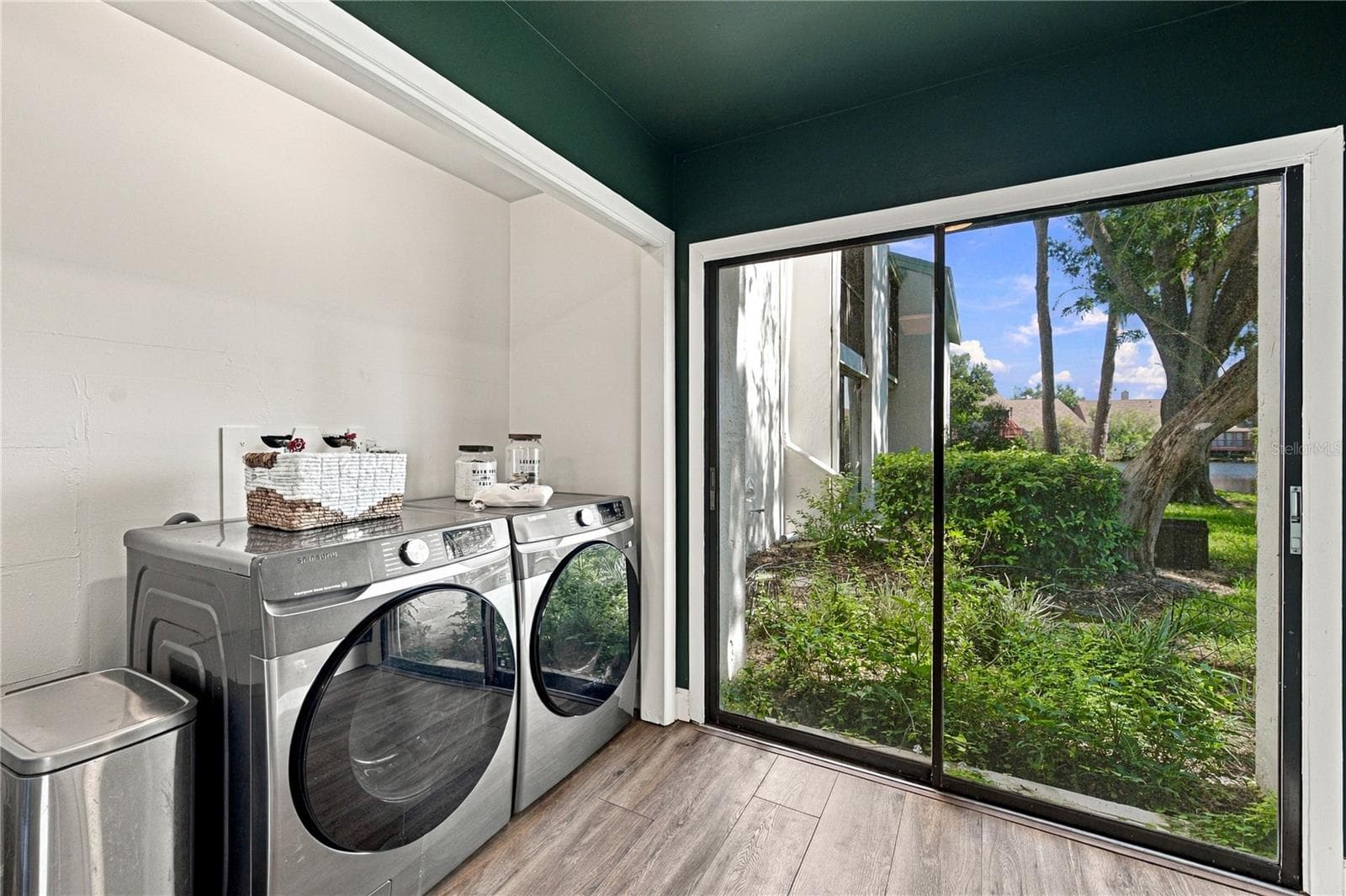 Inside Laundry Closet and Eat In Area with Beautiful Views - 4106 PINELAKE LN #101, TAMPA