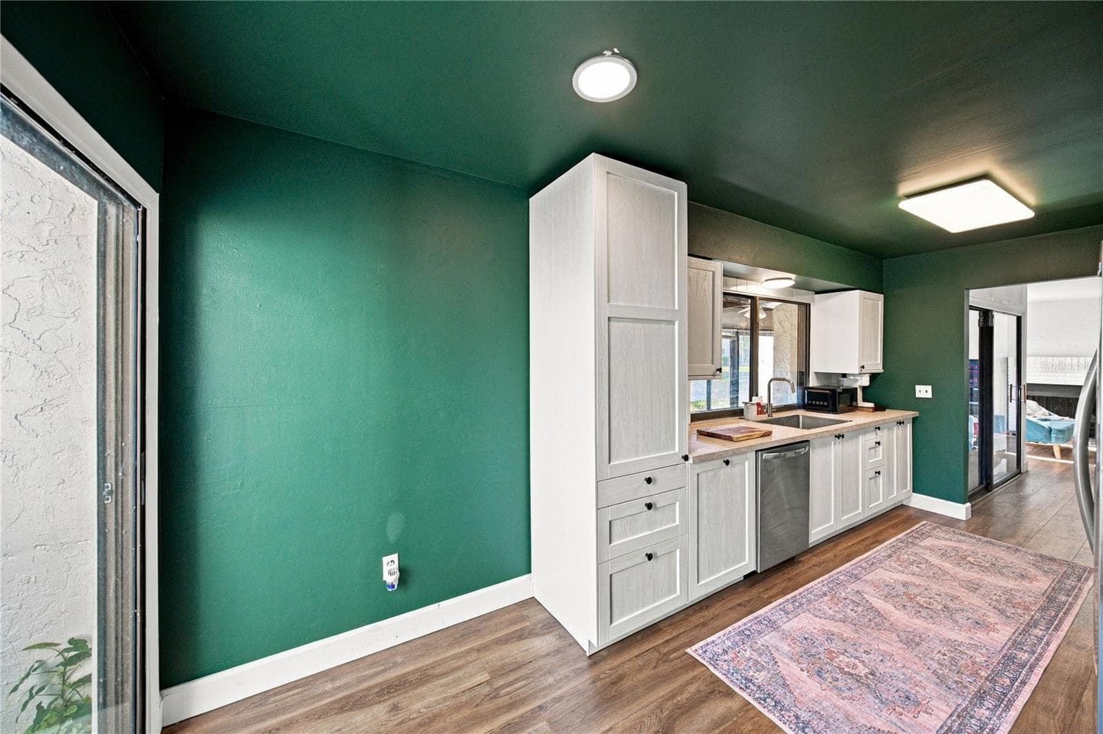 Eat In Kitchen Area with Beautiful Views - 4106 PINELAKE LN #101, TAMPA