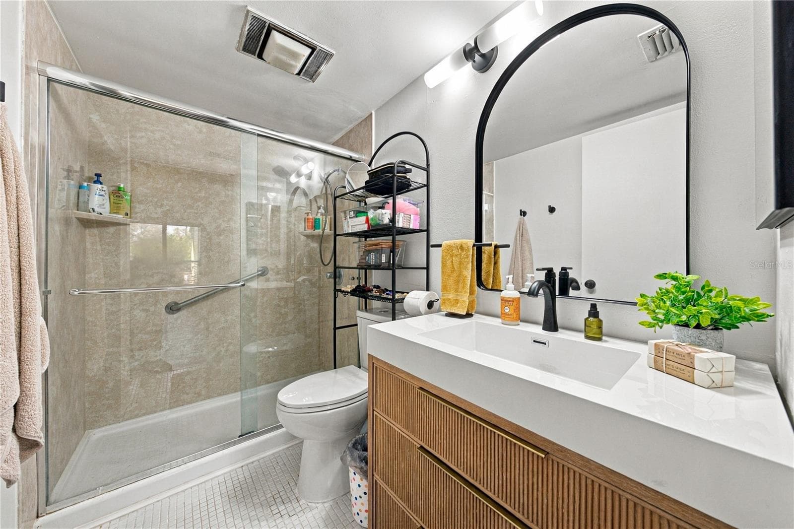 Remodeled Primary Suitewith Large Standing Shower, Glass BiPass Doors and Beautiful Vanity with Great Storage - 4106 PINELAKE LN #101, TAMPA