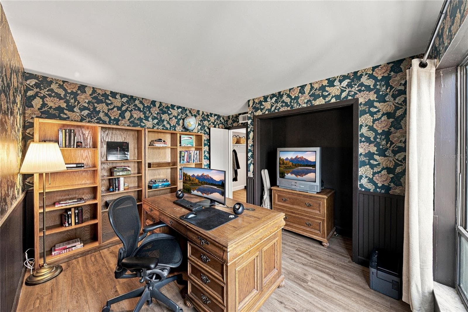 Third Bedroom or Office with Double Door Entry and Large Wall Closet - 4106 PINELAKE LN #101, TAMPA