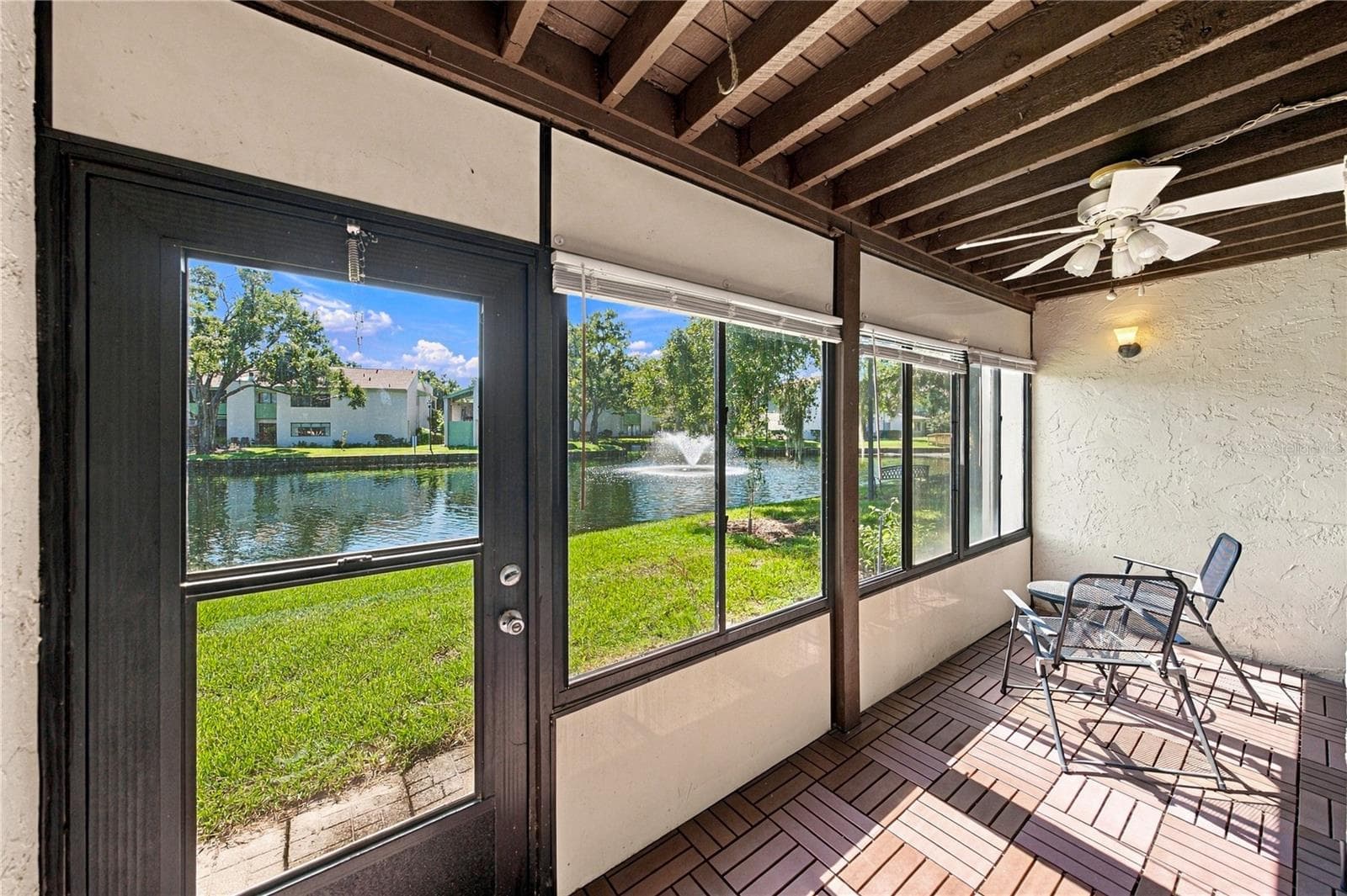 Wonderful Large All Season Room & Patio with Amazing Views to Pond - 4106 PINELAKE LN #101, TAMPA