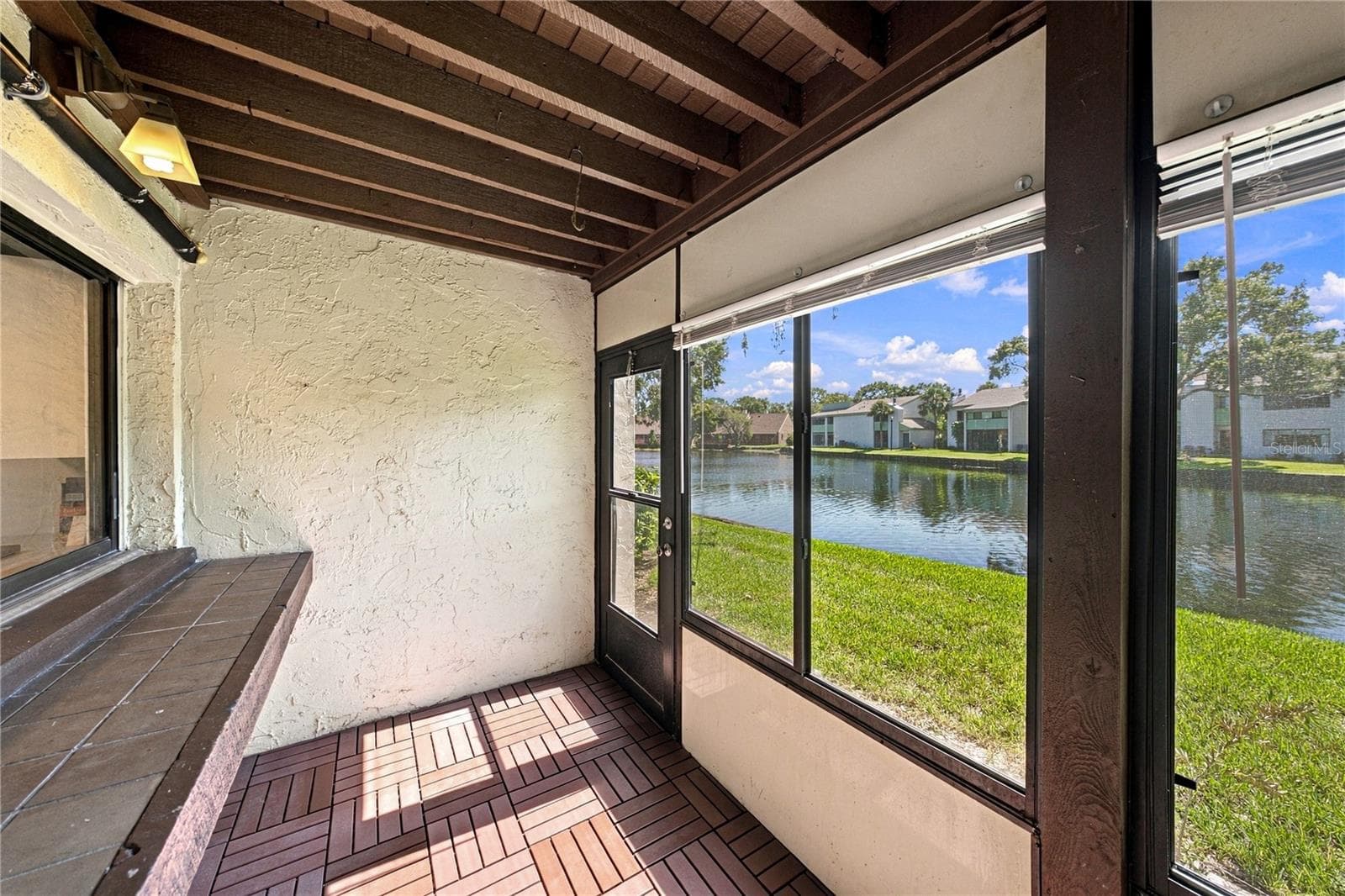 Wonderful Large All Season Room & Patio with Amazing Views to Pond - 4106 PINELAKE LN #101, TAMPA