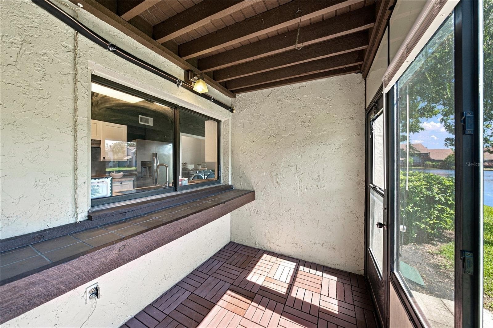 Wonderful Large All Season Room & Patio with Amazing Views to Pond - 4106 PINELAKE LN #101, TAMPA