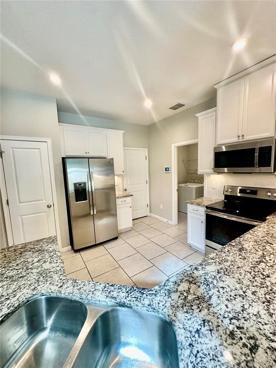 Townhouse at 2113 LACEFLOWER DR, BRANDON, photo 5 of 30