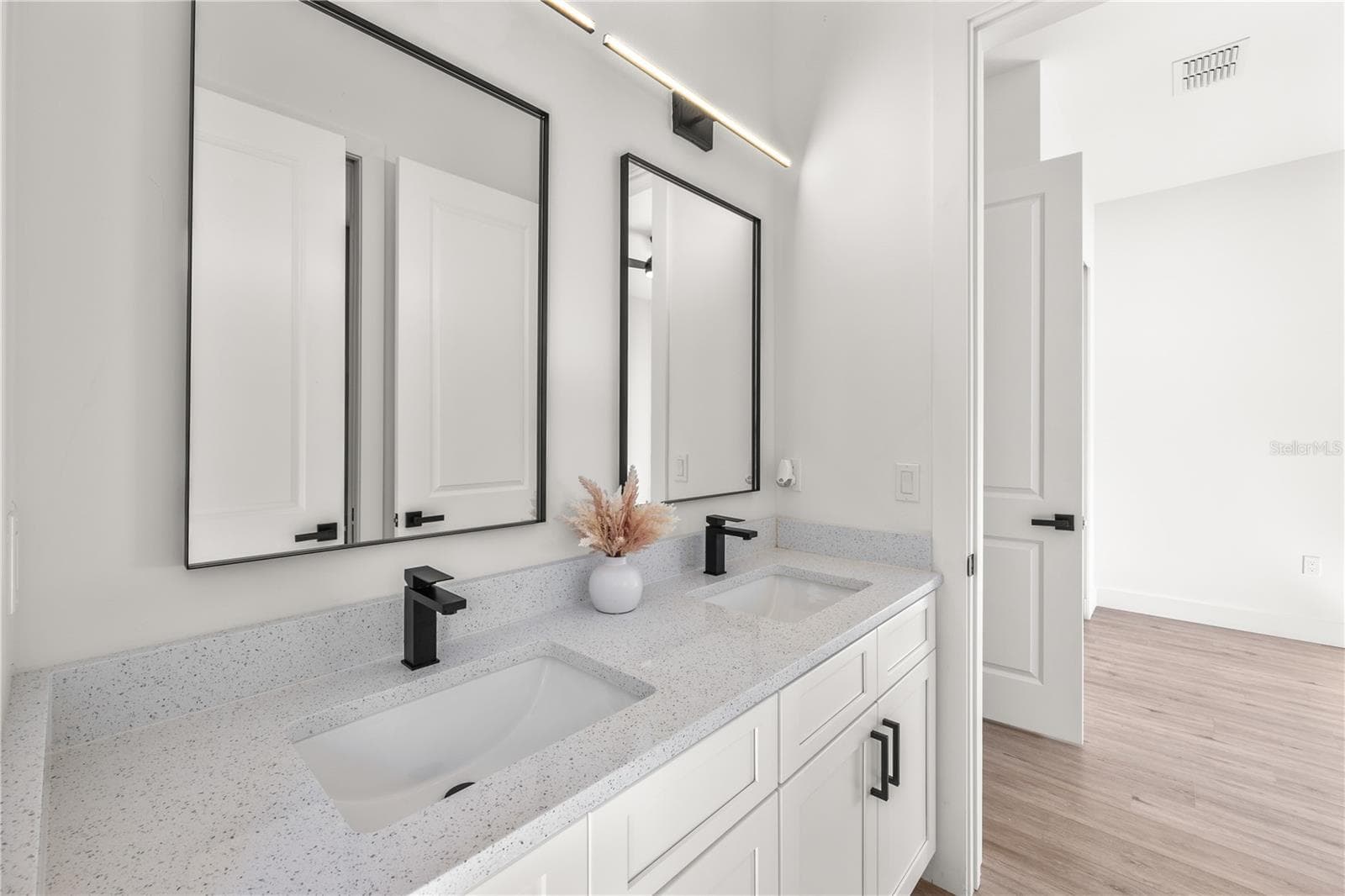 Bathroom 2 (Jack and Jill) - 229 FERDON CIR, PORT CHARLOTTE