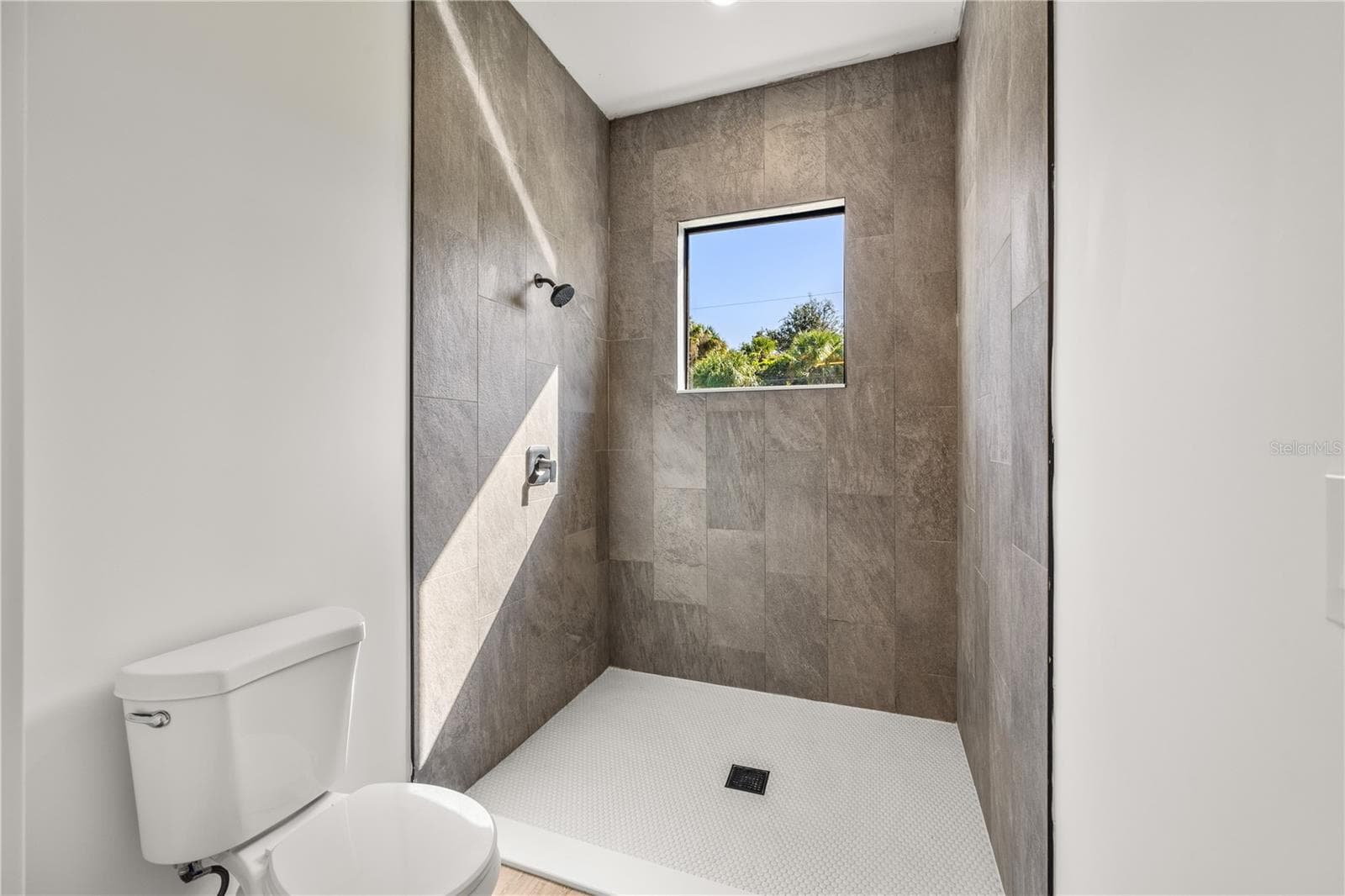Bathroom 2 (Jack and Jill) - 229 FERDON CIR, PORT CHARLOTTE