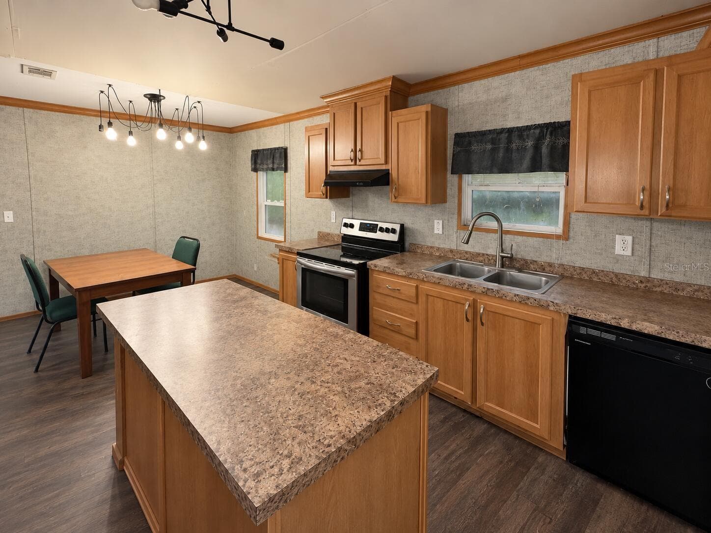 Manufactured Home at 20425 29TH DR, WELLBORN, photo 3 of 23