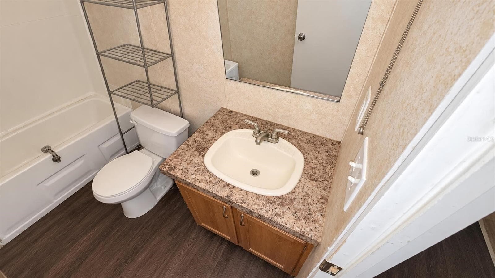 Manufactured Home at 20425 29TH DR, WELLBORN, photo 12 of 23