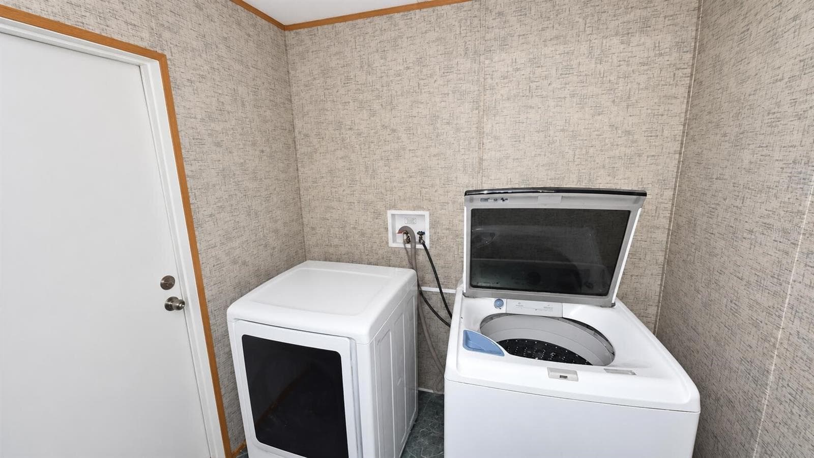 Manufactured Home at 20425 29TH DR, WELLBORN, photo 16 of 23