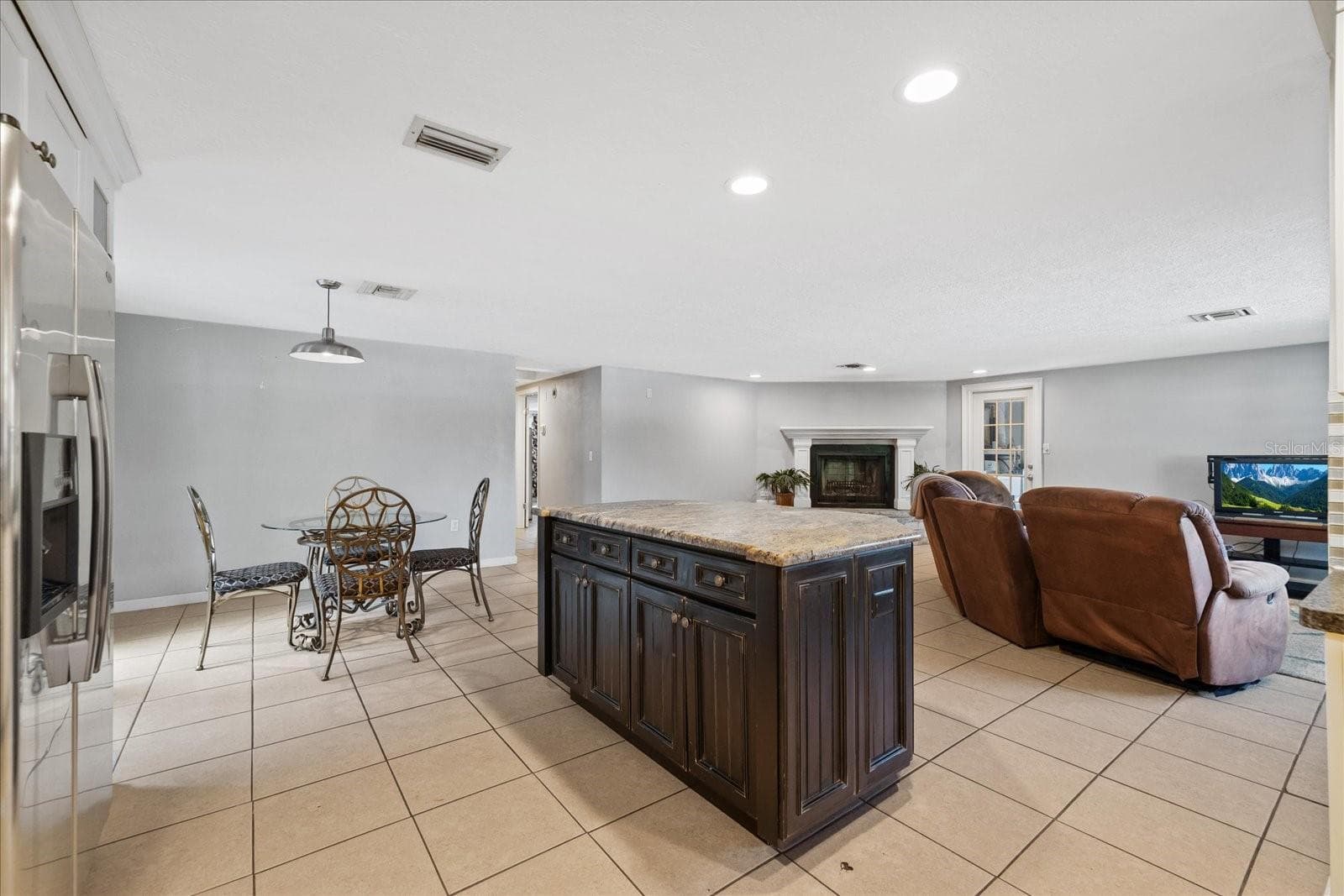 Kitchen Island great for entertaining - 5412 CARLTON RD, NEW PORT RICHEY