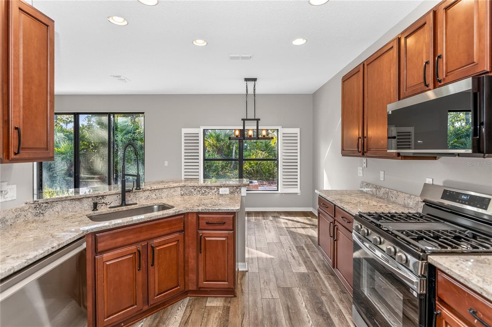 Single Family Residence at 133 VERDE WAY, DEBARY, photo 8 of 37