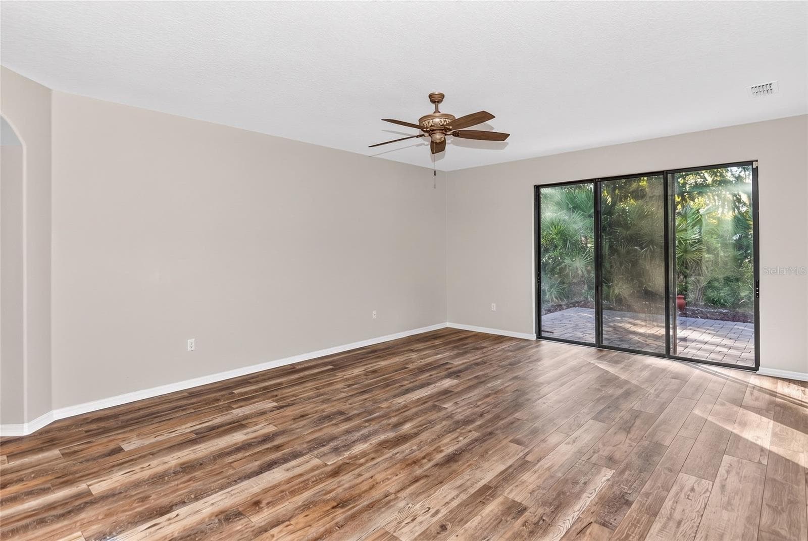 Single Family Residence at 133 VERDE WAY, DEBARY, photo 11 of 37