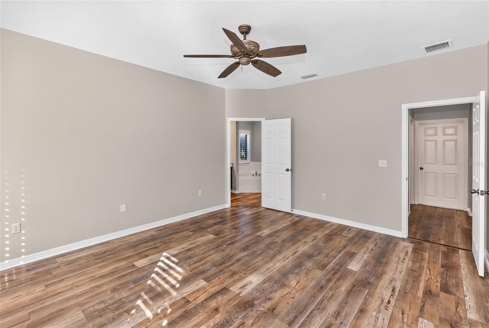 Single Family Residence at 133 VERDE WAY, DEBARY, photo 13 of 37