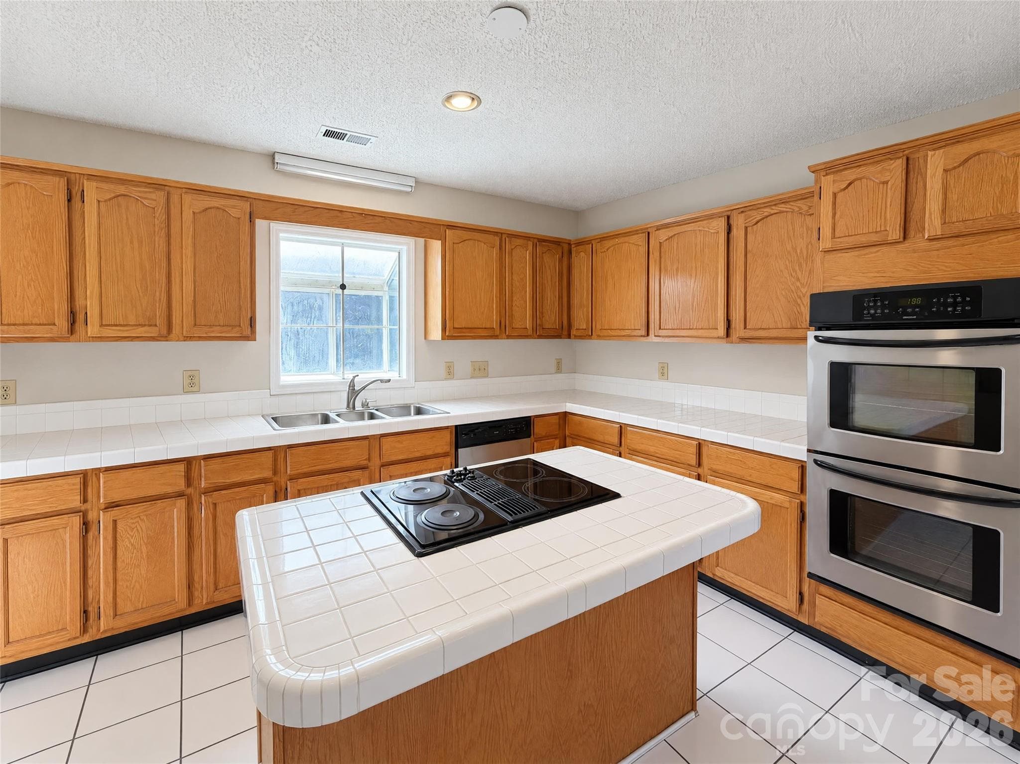 Single Family Residence at 5244 Dayan Drive, Charlotte, photo 6 of 21
