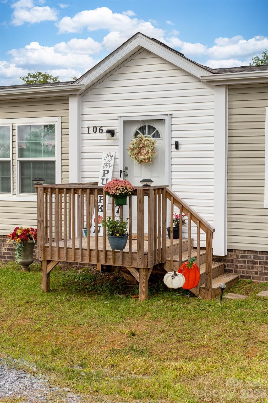 Single Family Residence at 106 Ol Field Court, Lawndale, photo 3 of 34