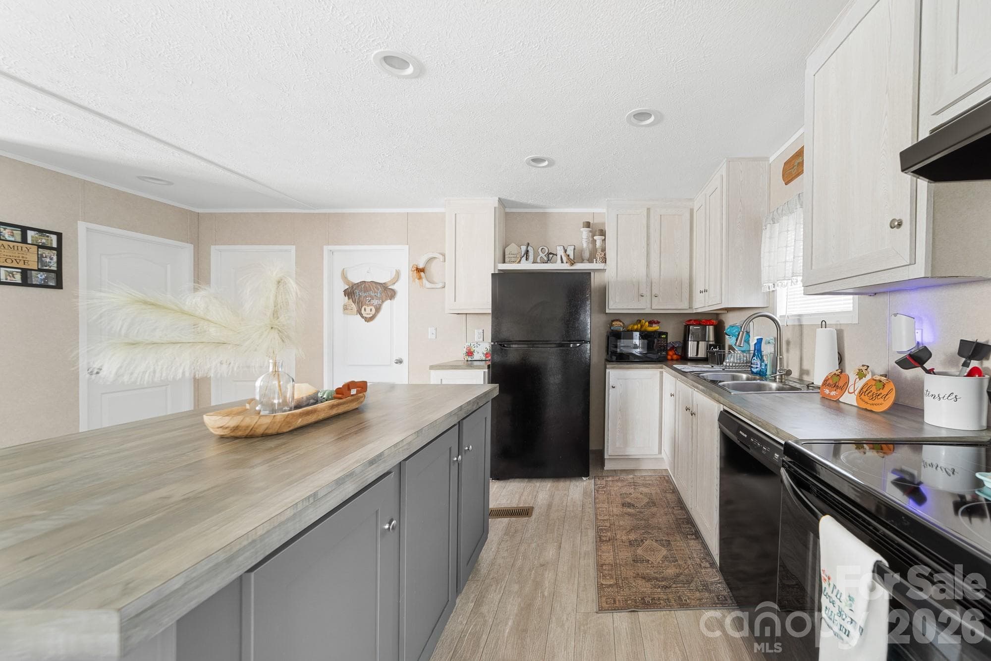 Single Family Residence at 106 Ol Field Court, Lawndale, photo 5 of 34