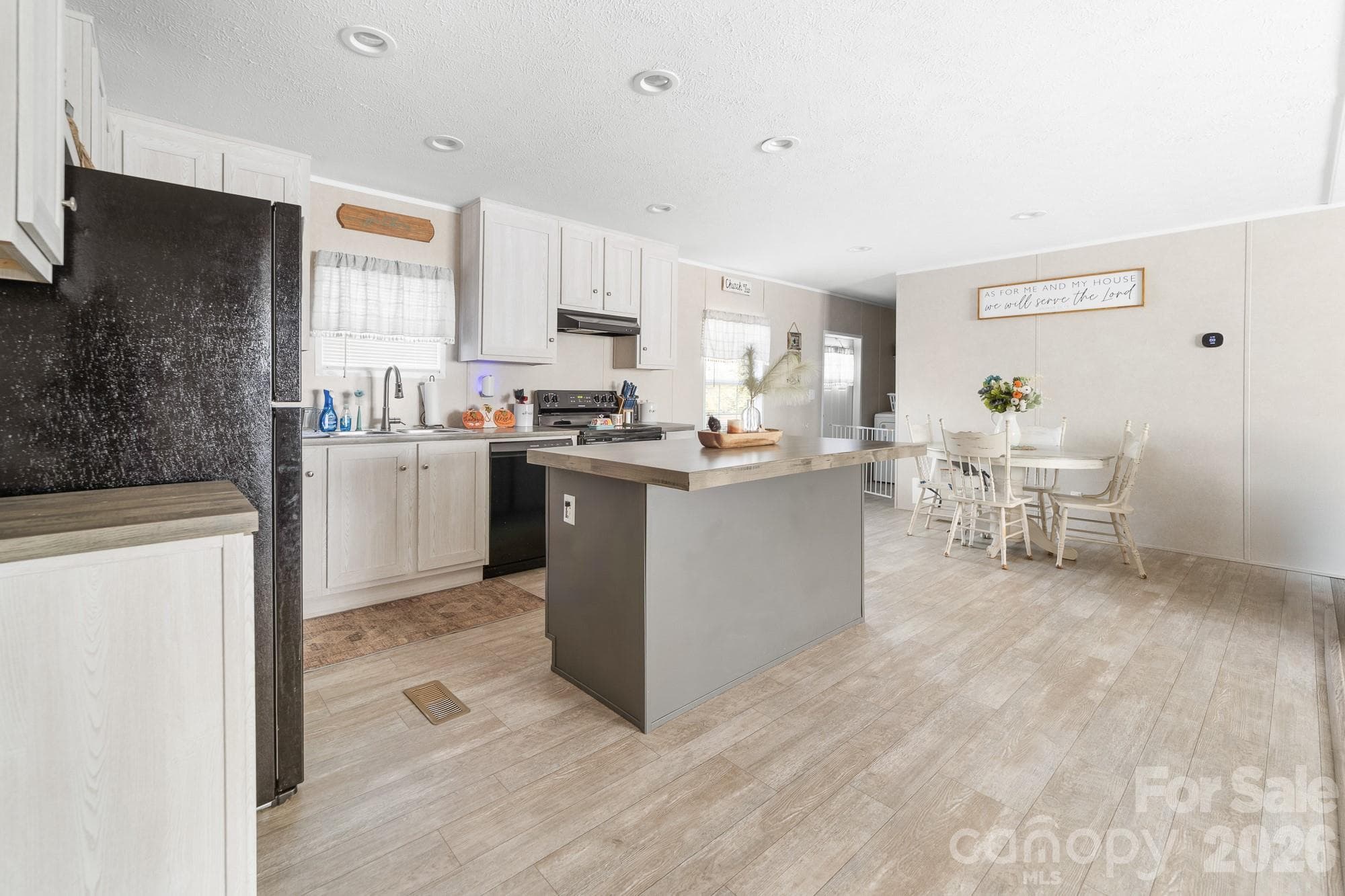 Single Family Residence at 106 Ol Field Court, Lawndale, photo 10 of 34