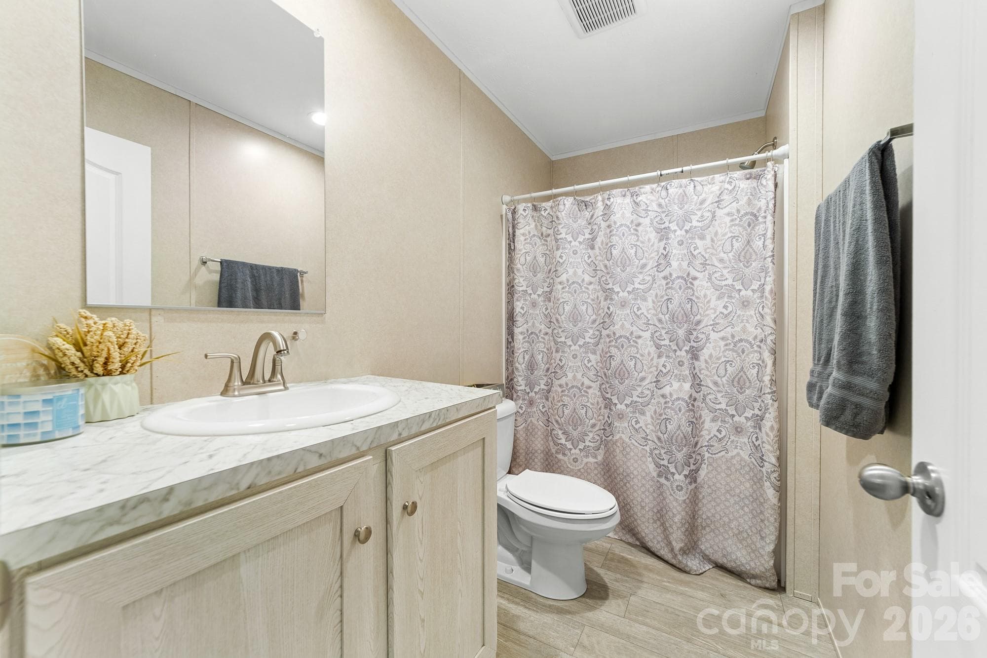 Single Family Residence at 106 Ol Field Court, Lawndale, photo 24 of 34