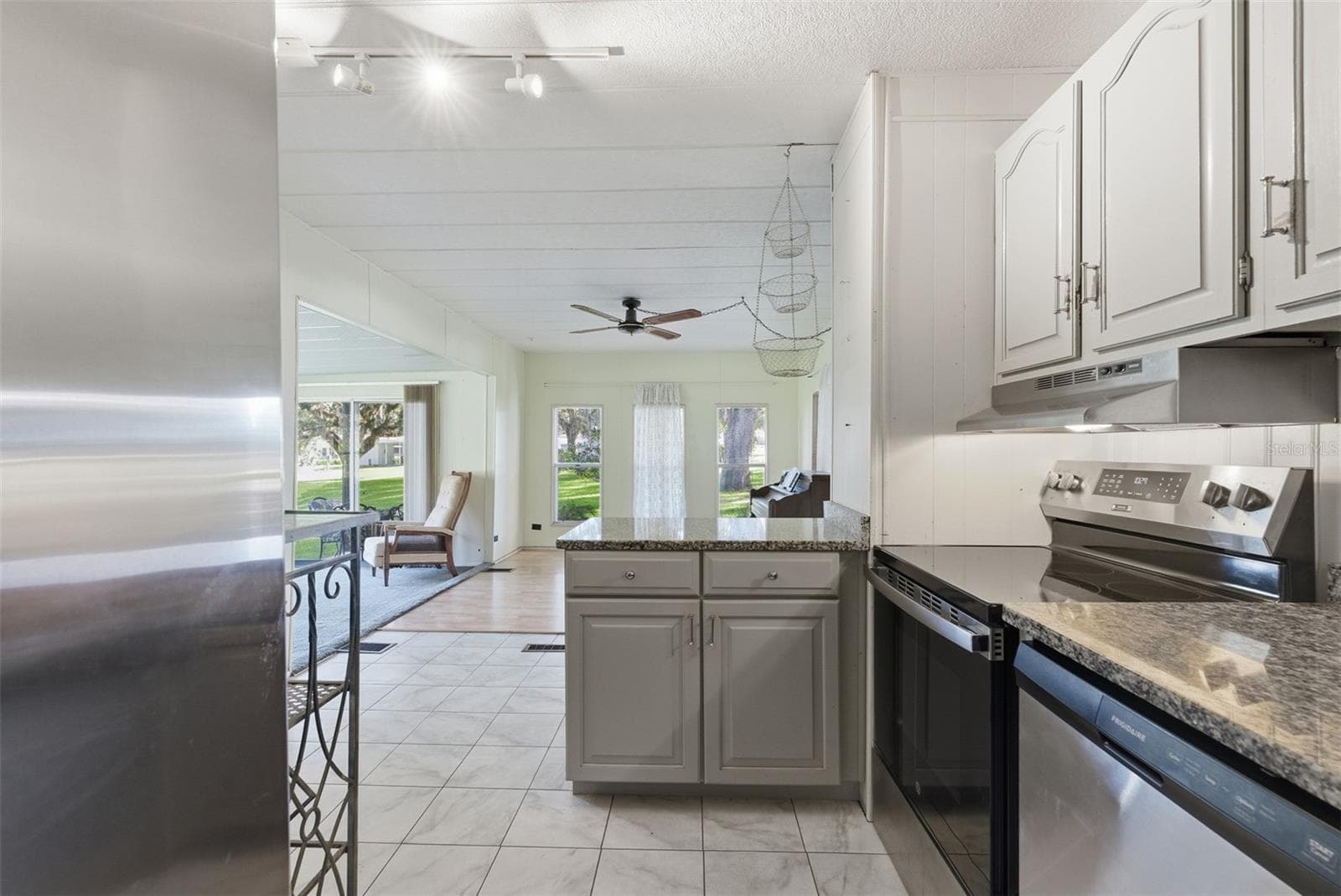 Mobile Home at 6147 RIDGEWOOD DR, ZEPHYRHILLS, photo 6 of 18