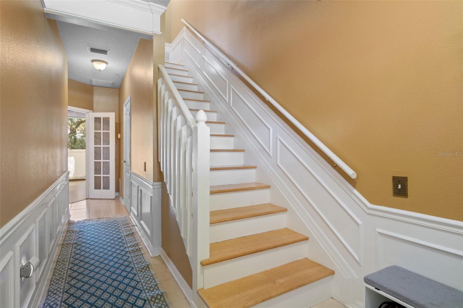 Entry hallway and staircase - 3181 BAYSHORE OAKS DR, TAMPA