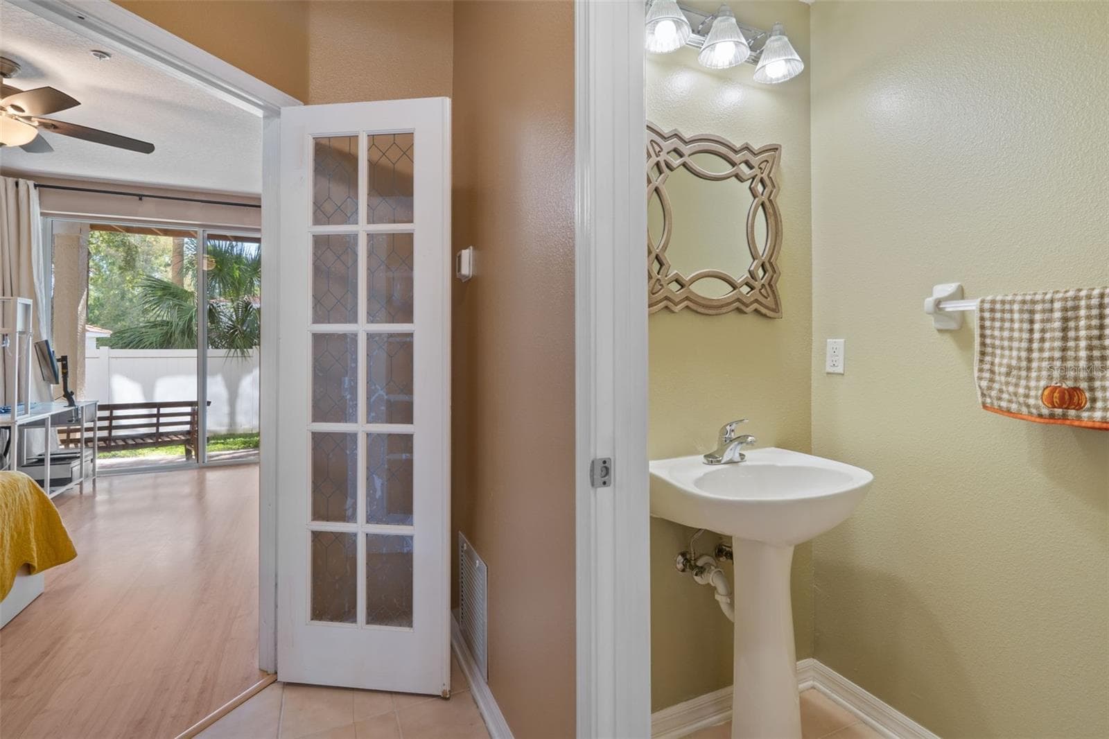 First-floor half bathroom - 3181 BAYSHORE OAKS DR, TAMPA