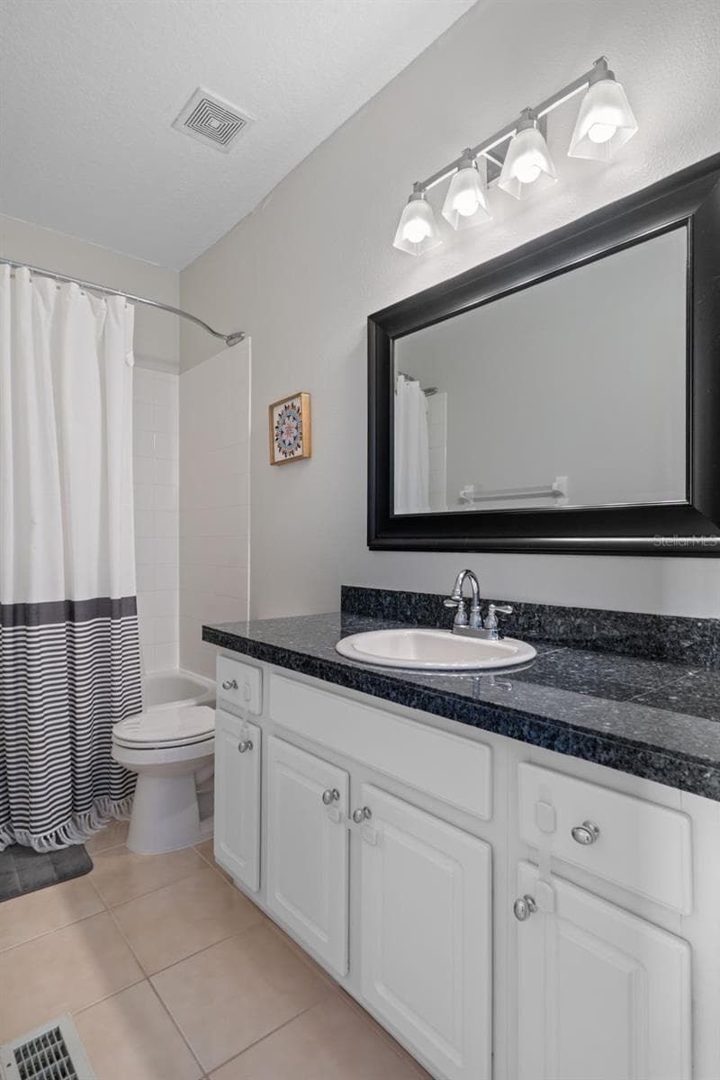 Upstairs full bathroom - 3181 BAYSHORE OAKS DR, TAMPA