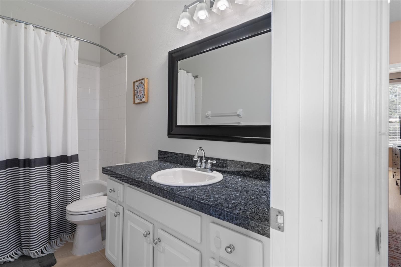 Upstairs bathroom - 3181 BAYSHORE OAKS DR, TAMPA