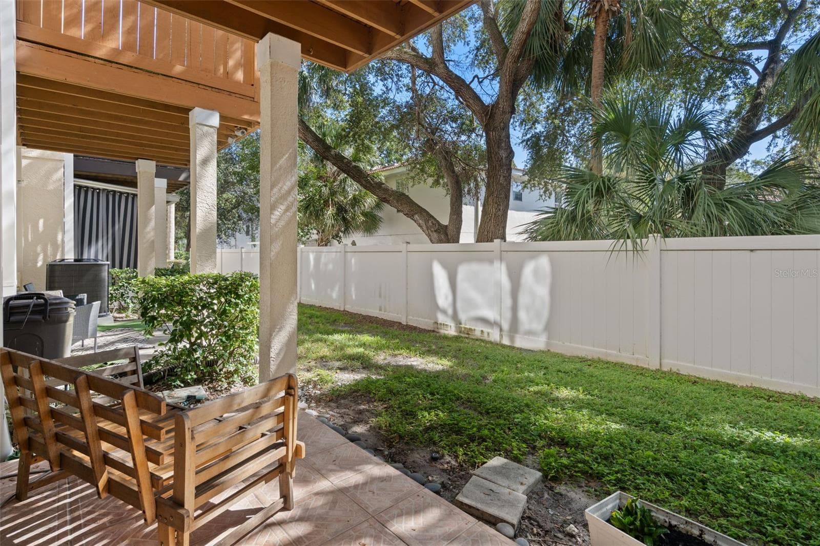 Patio and outdoor space - 3181 BAYSHORE OAKS DR, TAMPA