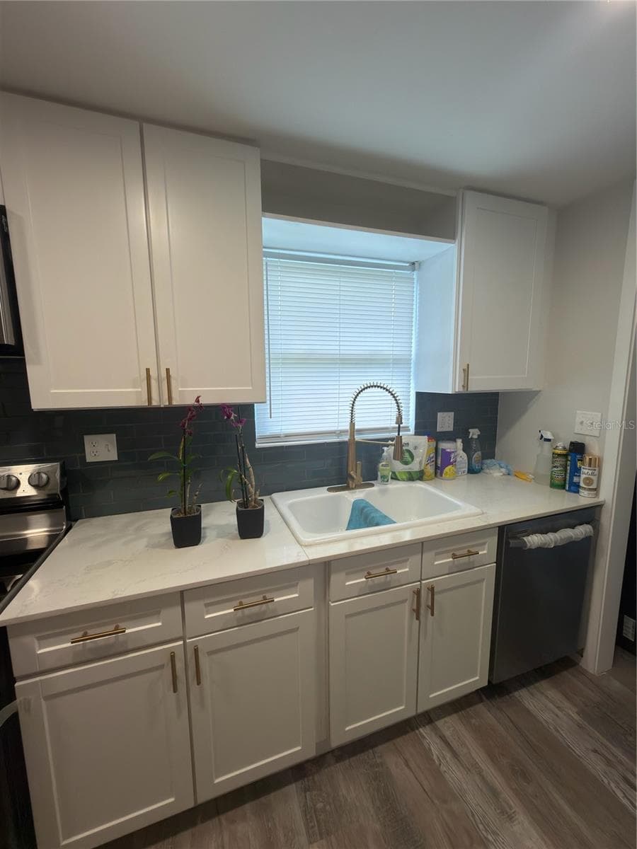 Single Family Residence at 102 COSMOS DR, ORLANDO, photo 9 of 34
