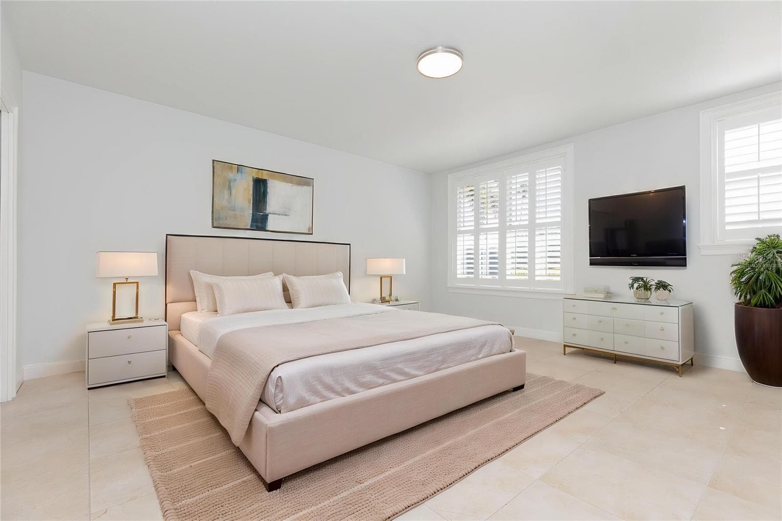 Virtually staged; first-floor bedroom or makes for a great office - 114 E DAVIS BLVD #13, TAMPA