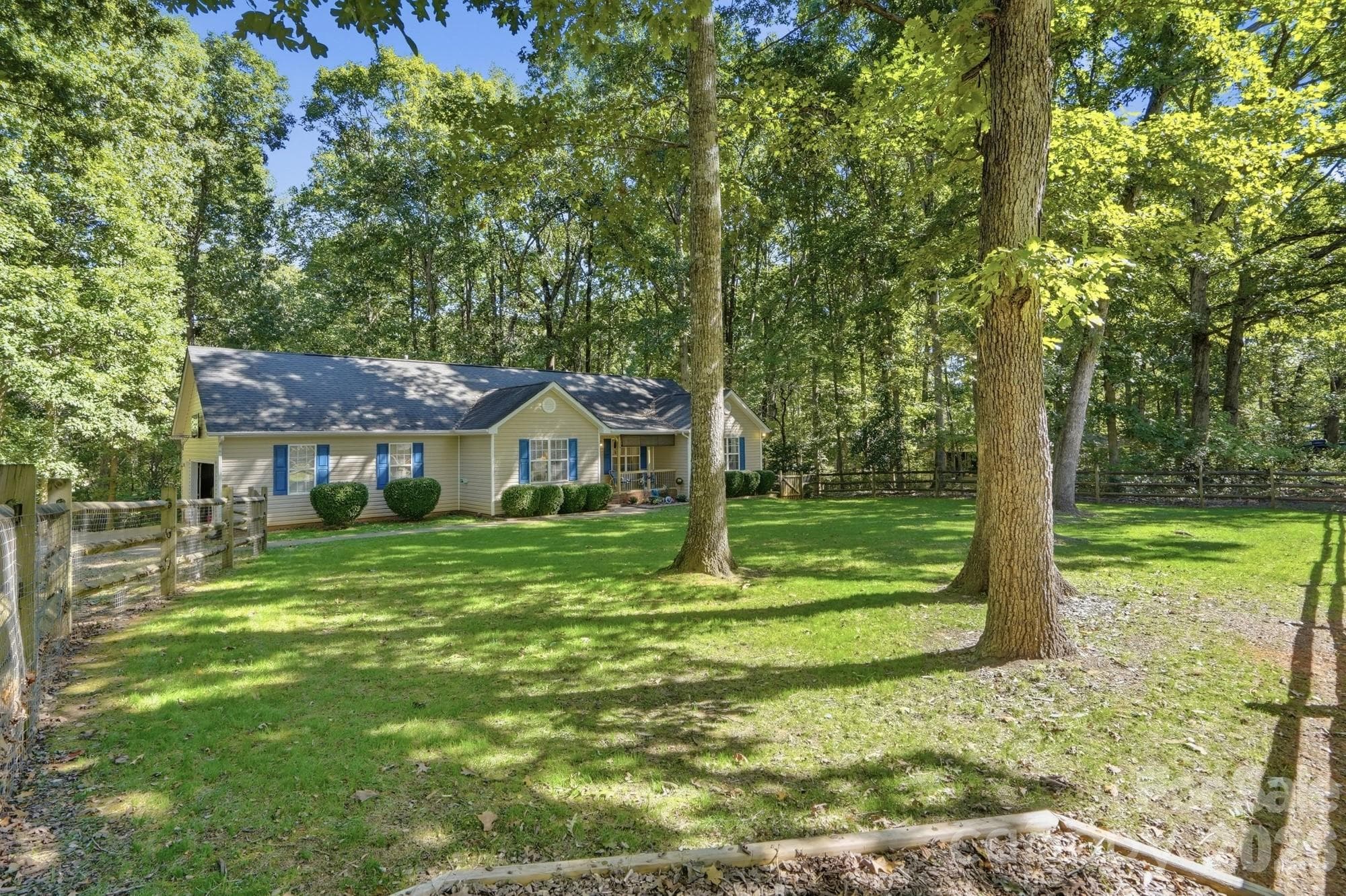 Fenced Front Yard - 8610 Lochinvar Drive, Charlotte