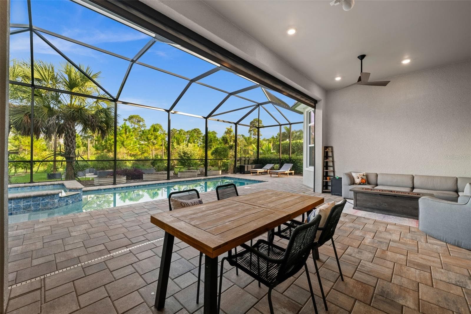 Lanai - 16152 PALMETTO ST, PUNTA GORDA