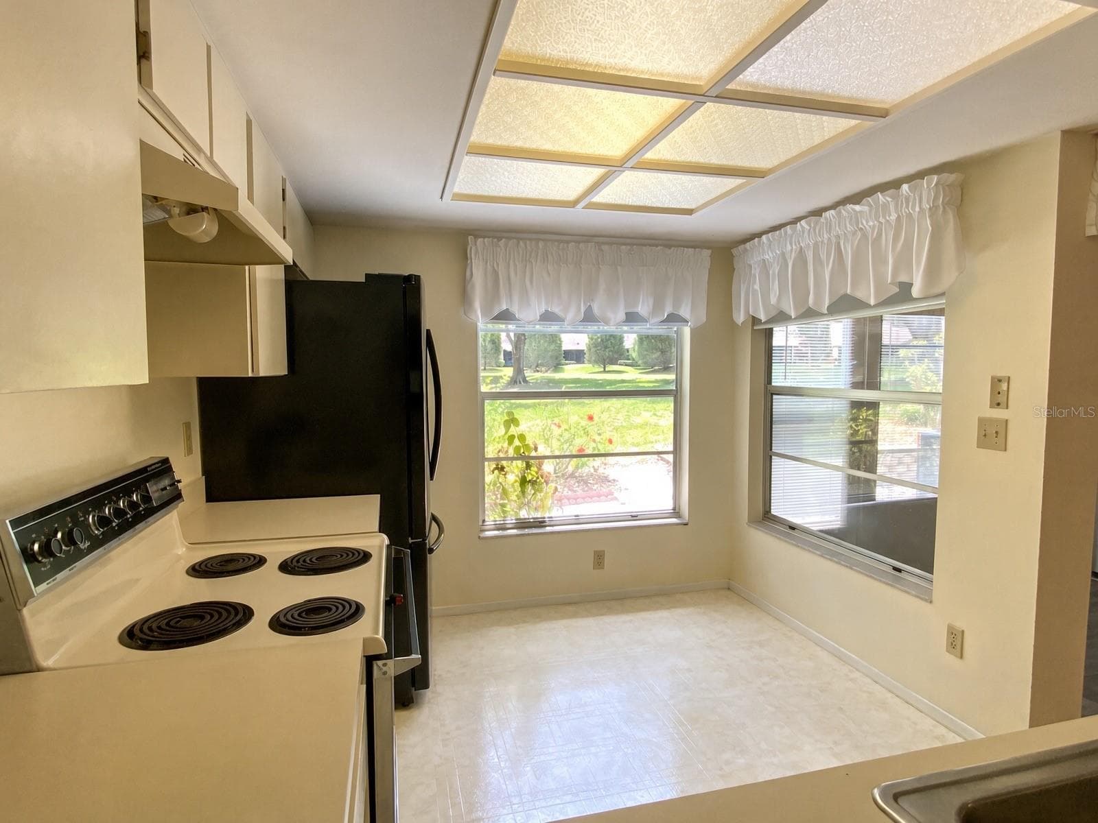 Kitchen - 1125 MONTROSE PL, DUNEDIN