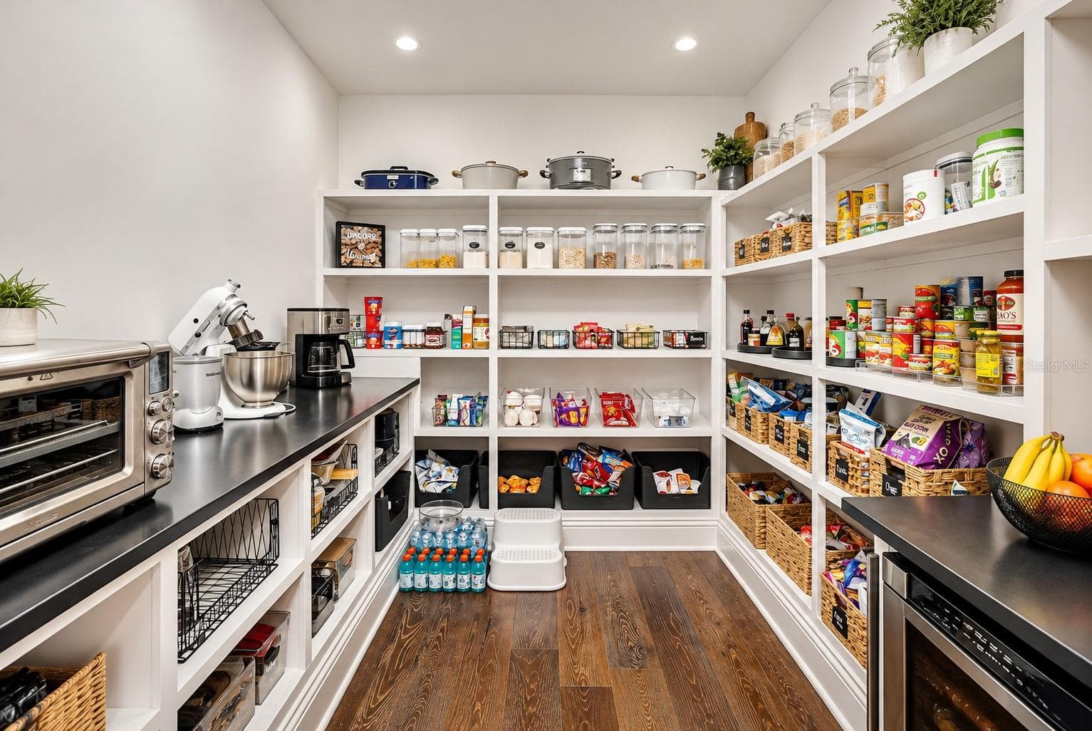 Hidden walk-in pantry w/microwave - 4807 W LONGFELLOW AVE, TAMPA