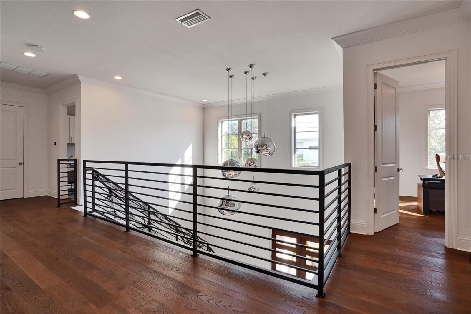 Upstairs - 4807 W LONGFELLOW AVE, TAMPA