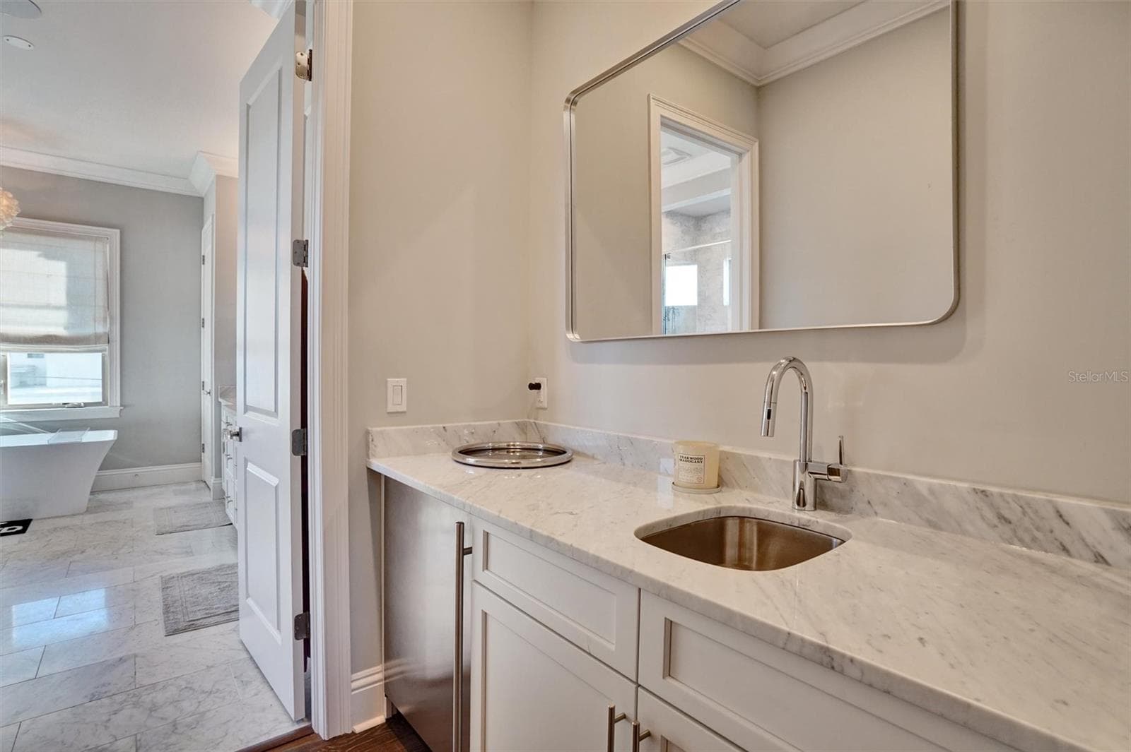 Wet Bar in Primary Bedroom - 4807 W LONGFELLOW AVE, TAMPA