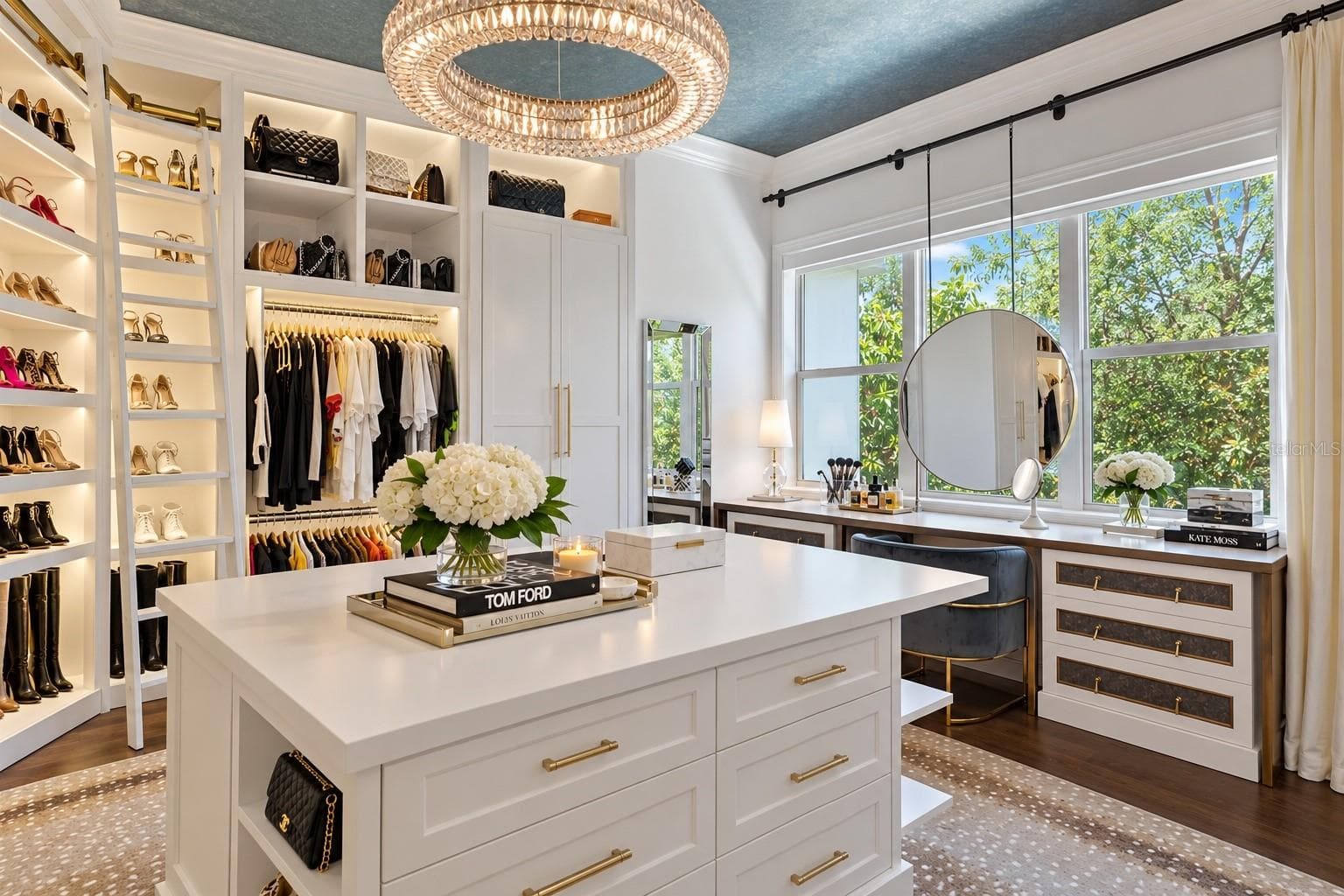 Oxford Design Dressing Room #1 - 4807 W LONGFELLOW AVE, TAMPA