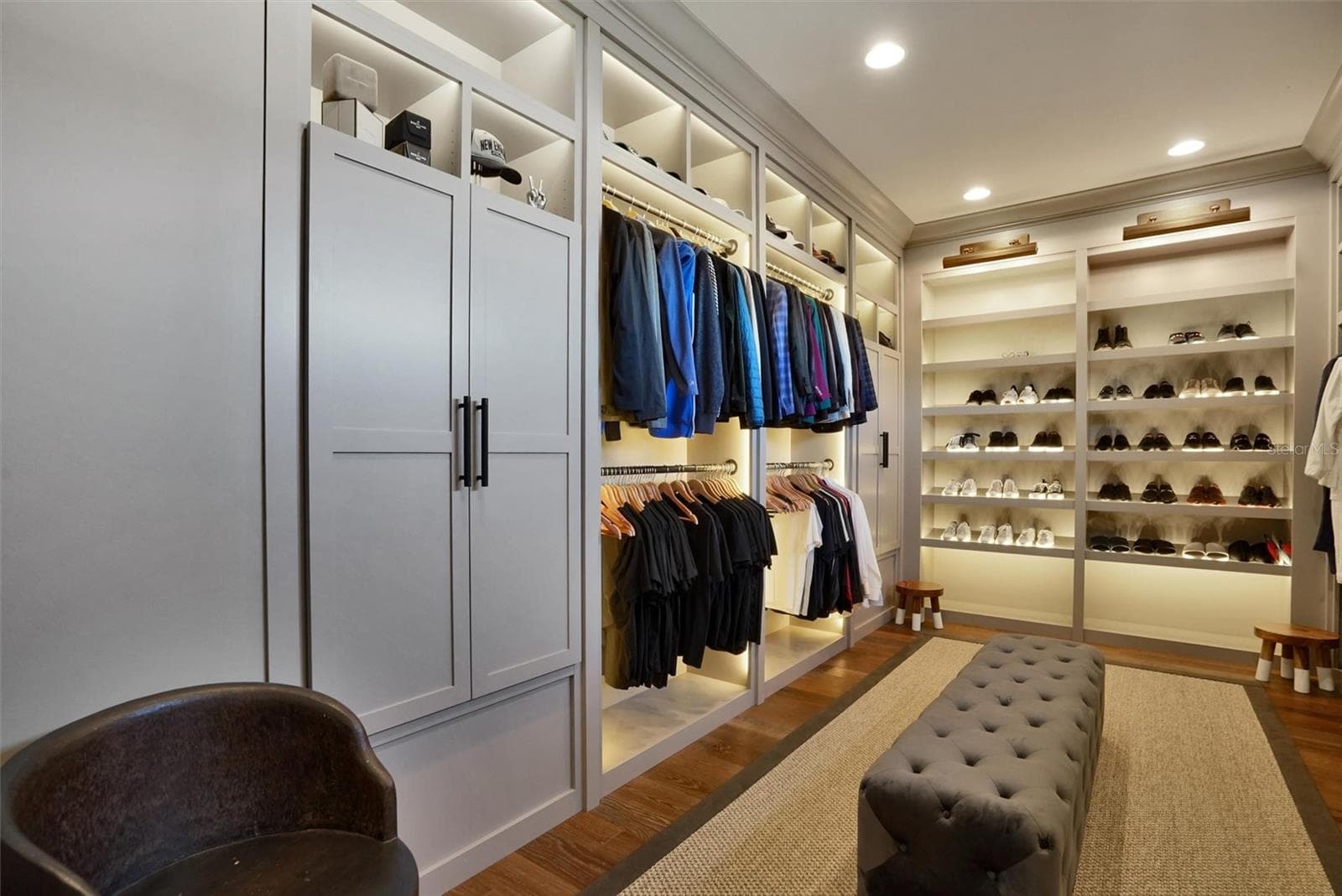Oxford Design Dressing Room #2 - 4807 W LONGFELLOW AVE, TAMPA