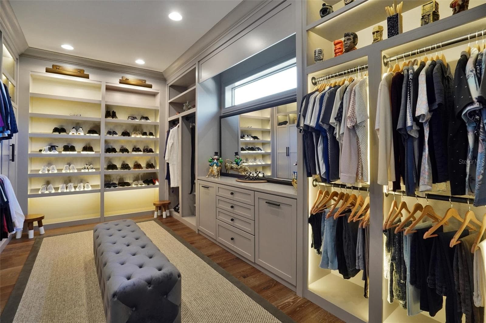 Oxford Design Dressing Room #2 - 4807 W LONGFELLOW AVE, TAMPA